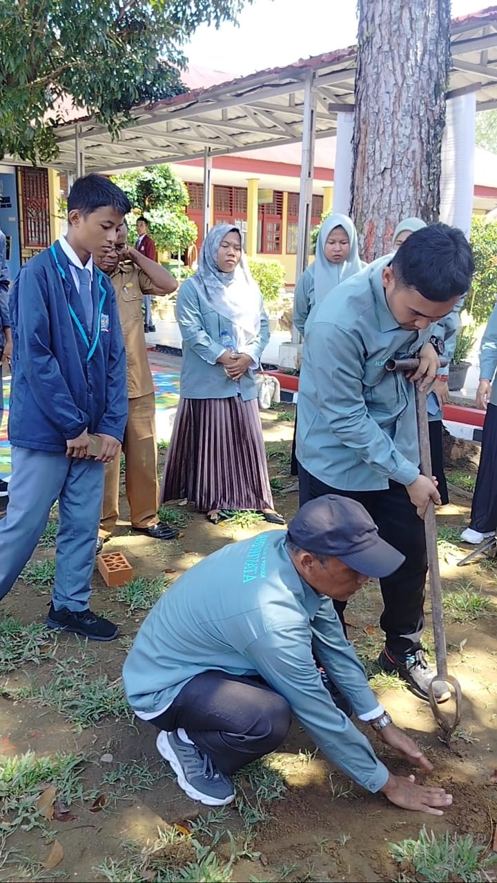 adiwiyata 1.jpg